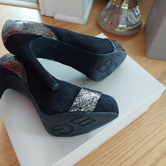 BCBG Heels🛍 - Picture 2 of 4